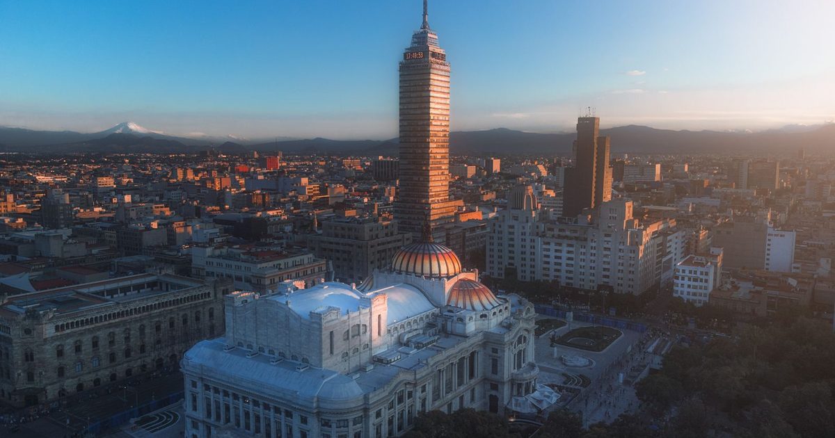 Torre Latinoamericana and the Mexico City skyline at sunset